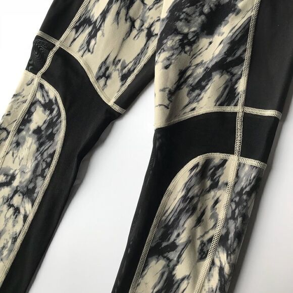 Lululemon Sz 2 marble granite mesh legging - Picture 2 of 6